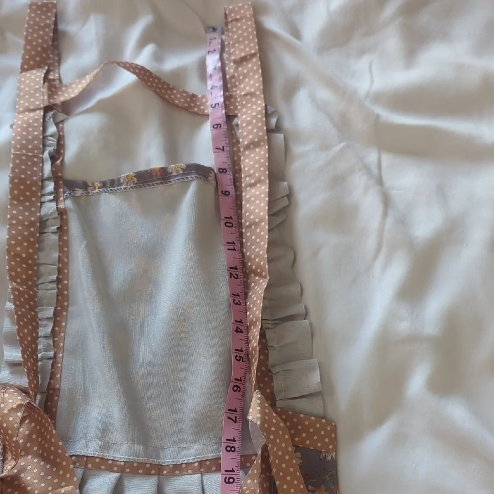 Apron Vintage-inspired Floral Bib Style w/ Tie Back